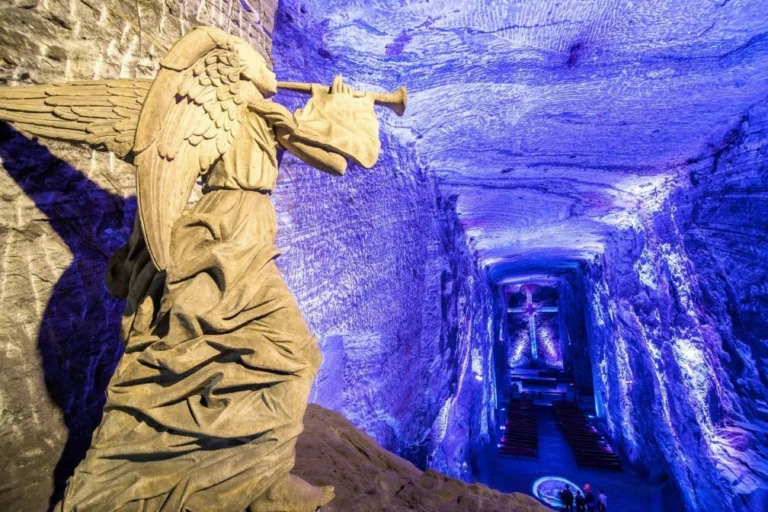 colombia_zipaquira_interior_4x